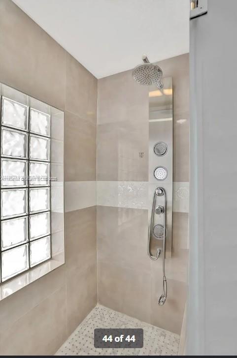 2321 Southeast 15th Street, Unit 2321 Pompano Beach, FL 33062 - Photo 25 of 26 a bathroom with a shower