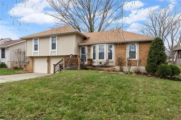 $385,000 | 1210 Dunwich Drive, Liberty, MO 64068