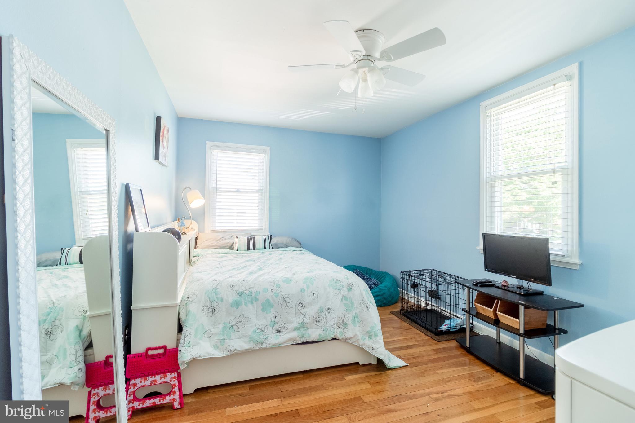 202 Sandra Road Wilmington, DE 19803 - Photo 17 of 25 Second bedroom with ceiling fan