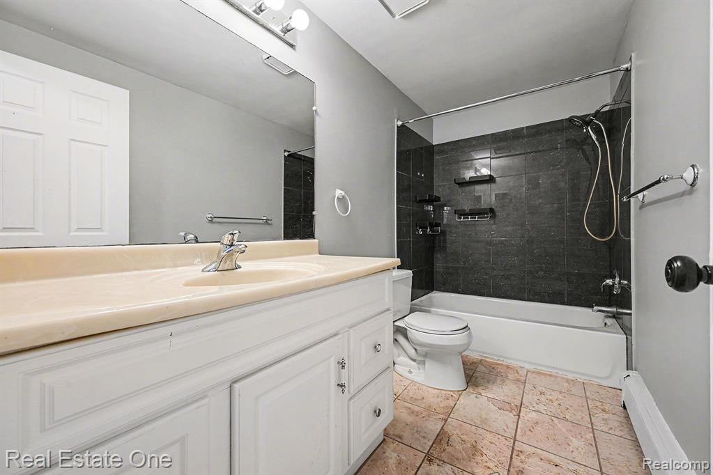 150 Ladd Road Walled Lake, MI 48390 - Photo 18 of 27 Gallery Image 18
