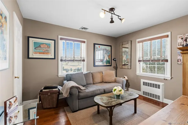 $1,549,000 | 30 Glenwood Lane, East Hills, NY 11577