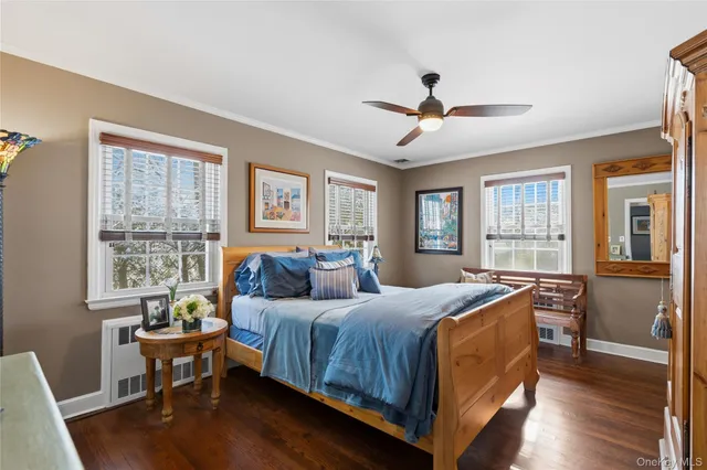 $1,549,000 | 30 Glenwood Lane, East Hills, NY 11577