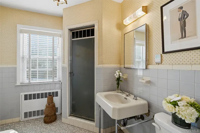 $1,549,000 | 30 Glenwood Lane, East Hills, NY 11577