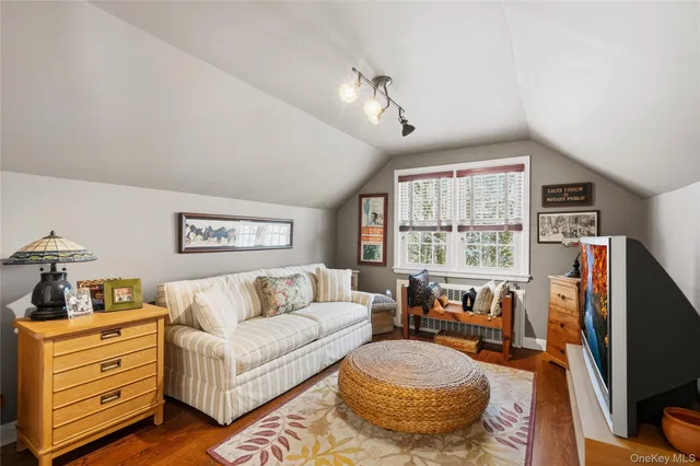 $1,549,000 | 30 Glenwood Lane, East Hills, NY 11577