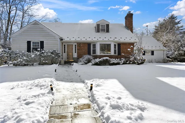 $1,549,000 | 30 Glenwood Lane, East Hills, NY 11577