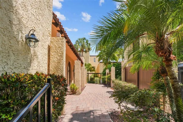 $1,999 | 108 Alameda Court, Unit 236, Tampa, FL 33609