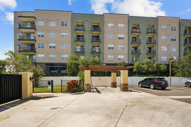 $2,100 | 108 Alameda Court, Unit 236, Tampa, FL 33609