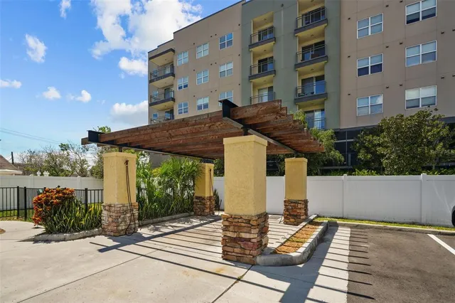 $2,100 | 108 Alameda Court, Unit 236, Tampa, FL 33609