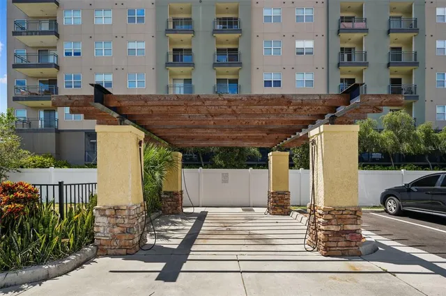 $2,100 | 108 Alameda Court, Unit 236, Tampa, FL 33609