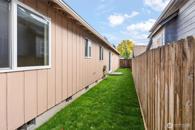 a view of a back yard of the house