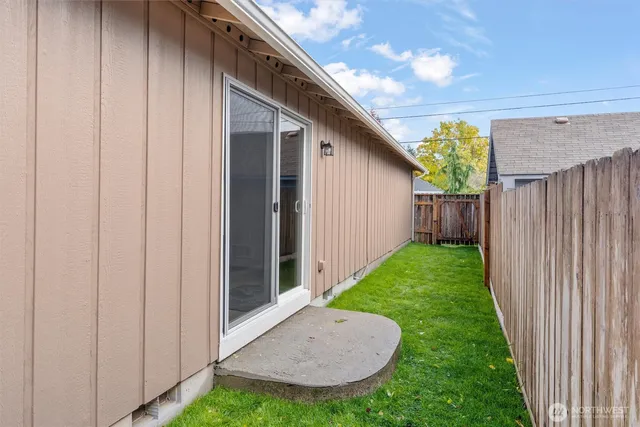 a view of backyard with tub