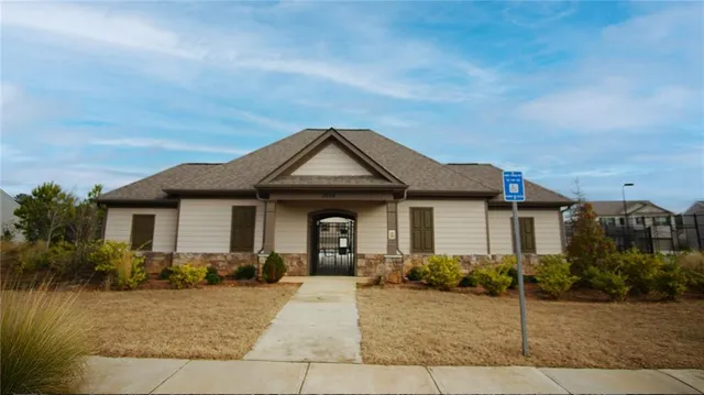 a room with lots of tables and chairs