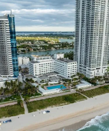 $1,700 | 6345 Collins Avenue, Unit 830, Miami Beach, FL 33141