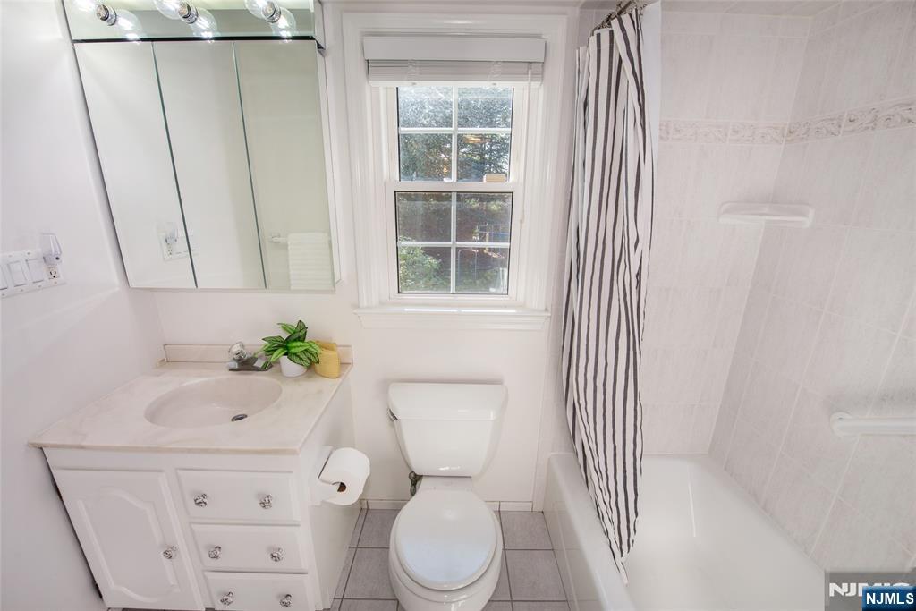 122 Crest Road Ridgewood, NJ 07450 - Photo 23 of 32 Gallery Image 23