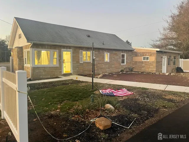 $2,700 | 1515 Thomas Avenue, North Brunswick, NJ 08902