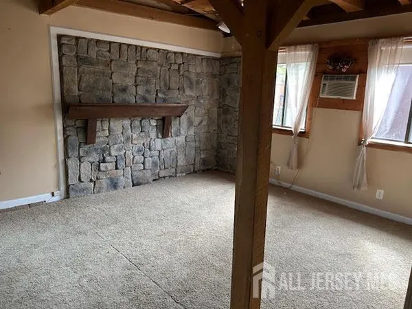 a view of empty room with window