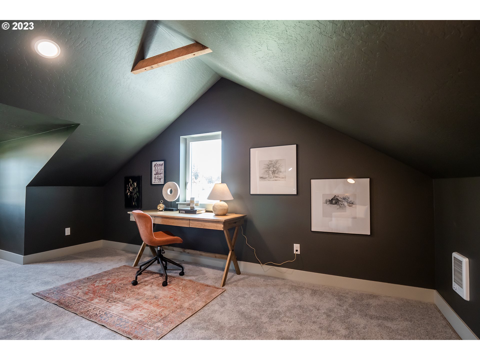 1050 Kintzley Avenue Springfield, OR 97478 - Photo 31 of 48 a workspace with furniture and window