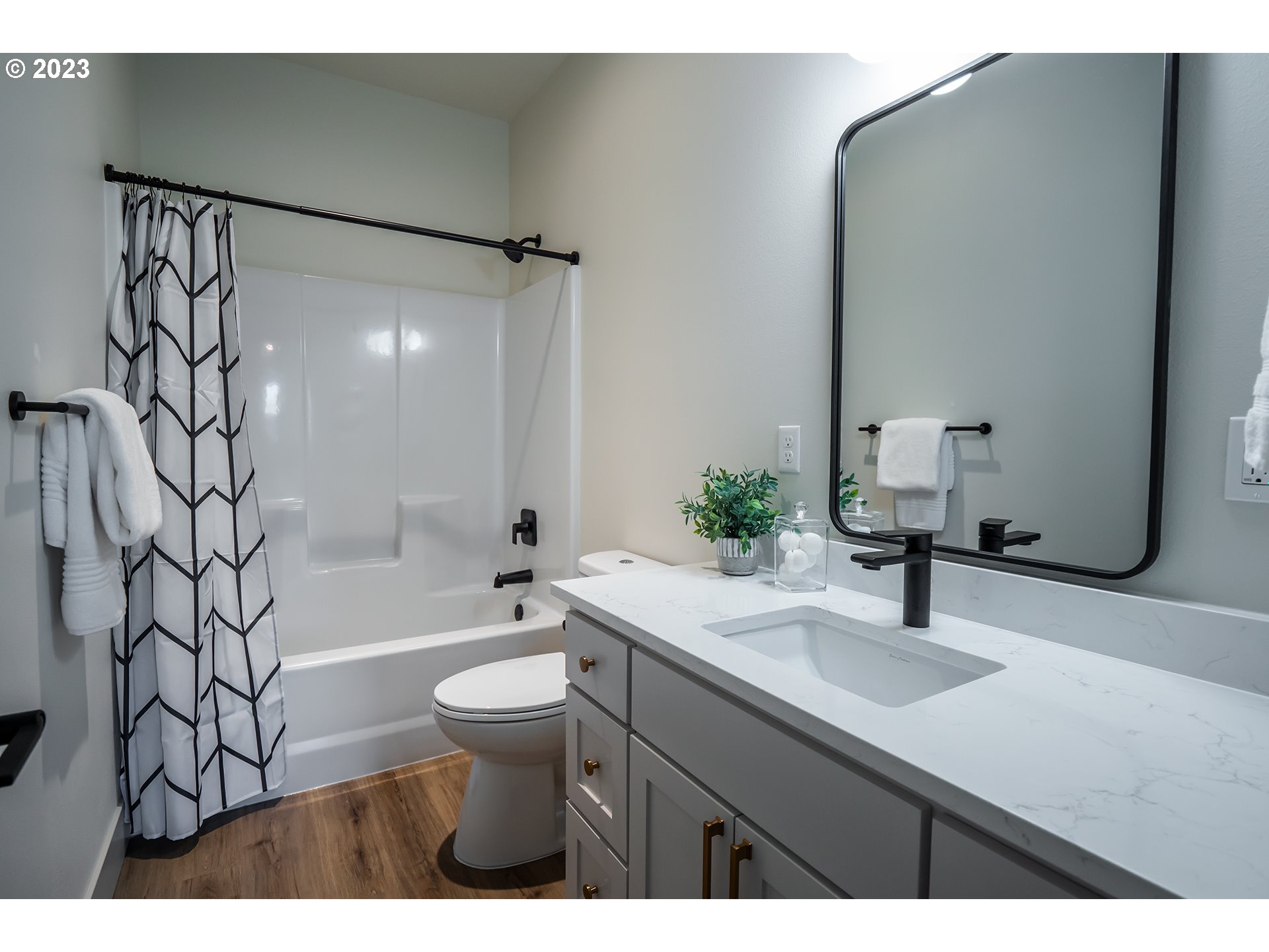 1050 Kintzley Avenue Springfield, OR 97478 - Photo 34 of 48 a bathroom with a sink a toilet and shower