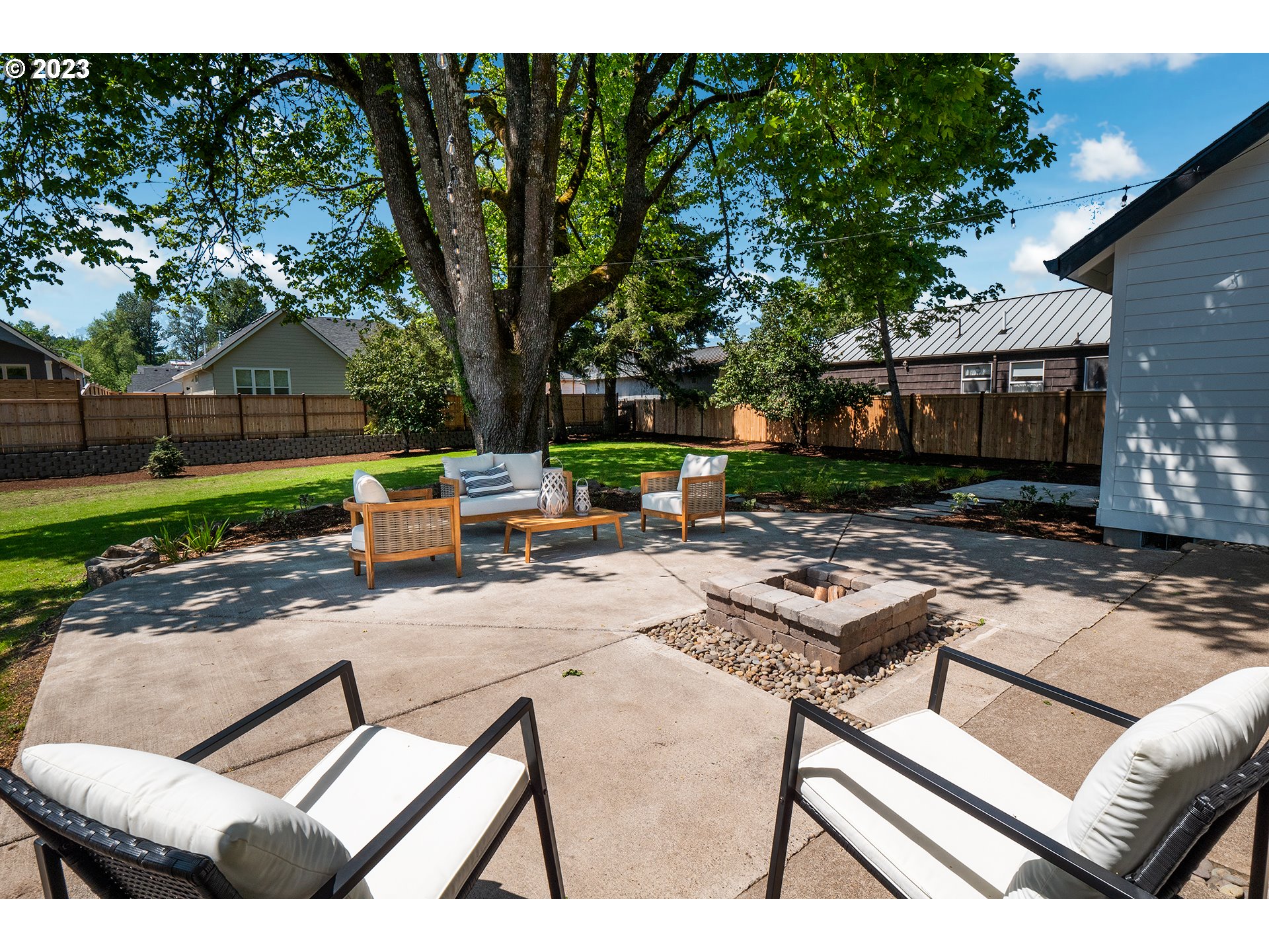 1050 Kintzley Avenue Springfield, OR 97478 - Photo 40 of 48 a view of a backyard with sitting area