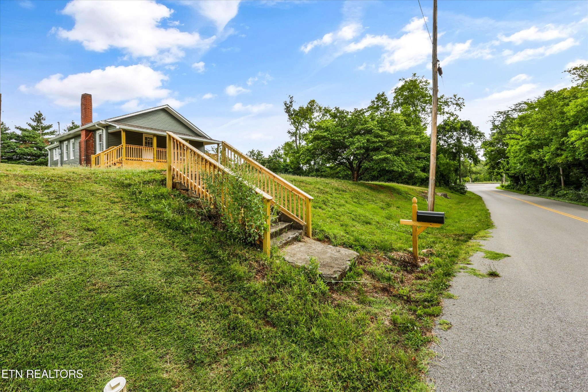 444 Louisville Road Alcoa, TN 37701 - Photo 4 of 26 Gallery Image 4