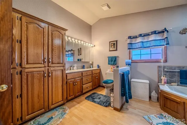 $599,000 | 23598 Falcon Road, Lebanon, MO 65536