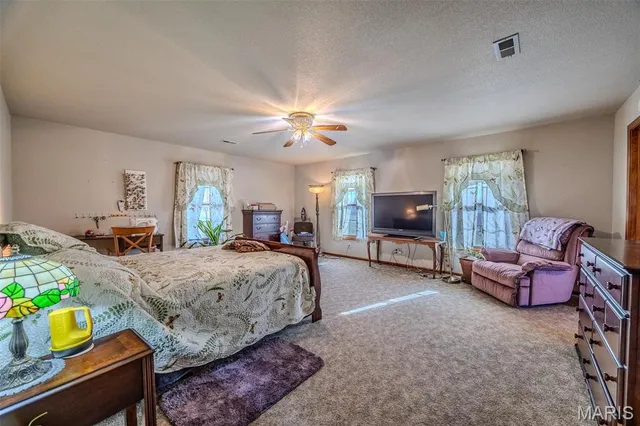 $599,000 | 23598 Falcon Road, Lebanon, MO 65536