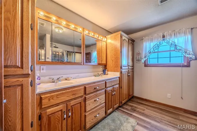 $599,000 | 23598 Falcon Road, Lebanon, MO 65536