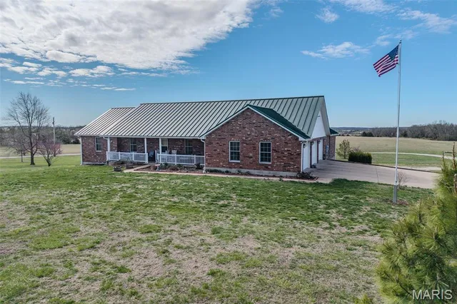 $599,000 | 23598 Falcon Road, Lebanon, MO 65536