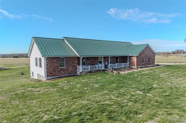 $599,000 | 23598 Falcon Road, Lebanon, MO 65536