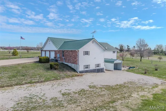 $599,000 | 23598 Falcon Road, Lebanon, MO 65536