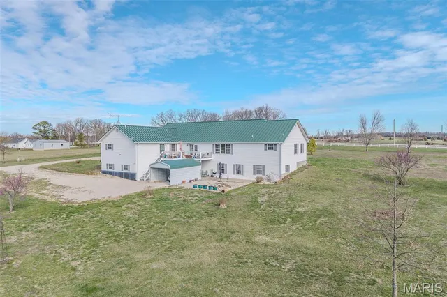 $599,000 | 23598 Falcon Road, Lebanon, MO 65536