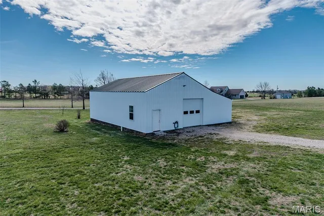 $599,000 | 23598 Falcon Road, Lebanon, MO 65536