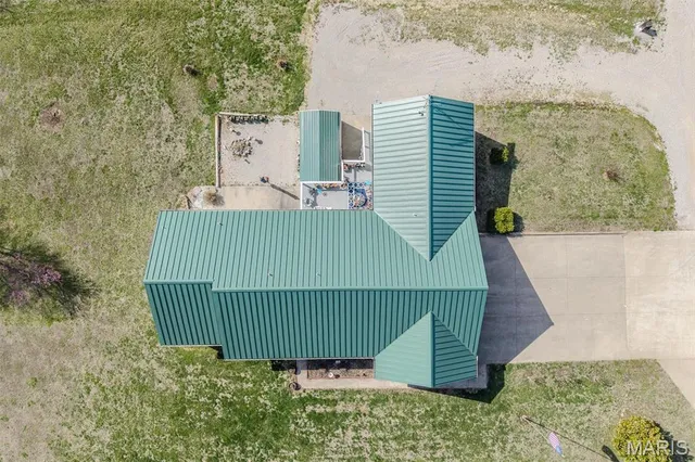 $599,000 | 23598 Falcon Road, Lebanon, MO 65536