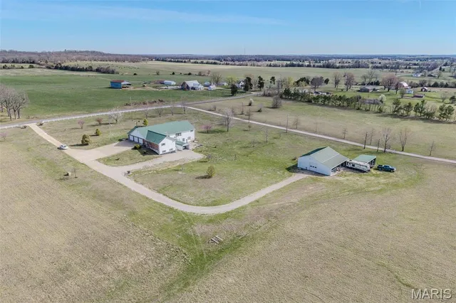 $599,000 | 23598 Falcon Road, Lebanon, MO 65536