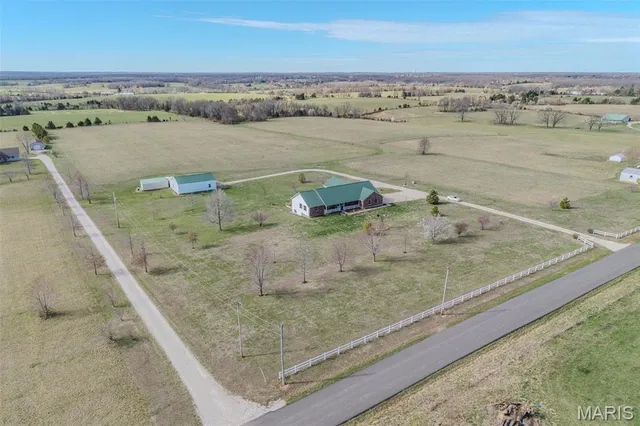 $599,000 | 23598 Falcon Road, Lebanon, MO 65536