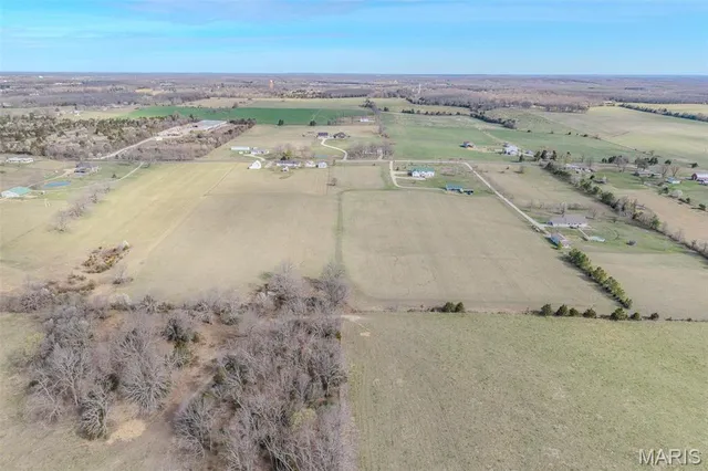 $599,000 | 23598 Falcon Road, Lebanon, MO 65536