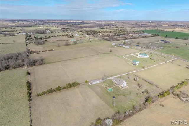 $599,000 | 23598 Falcon Road, Lebanon, MO 65536