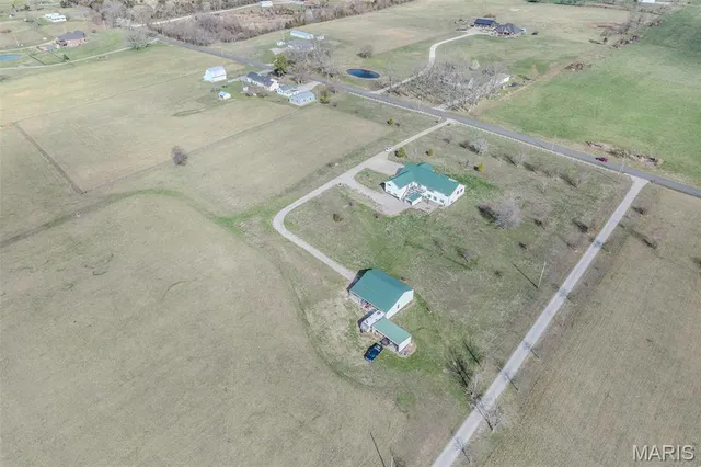 $599,000 | 23598 Falcon Road, Lebanon, MO 65536