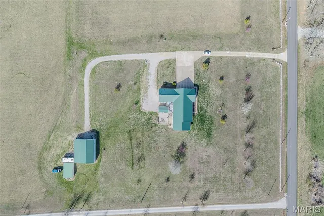 $599,000 | 23598 Falcon Road, Lebanon, MO 65536