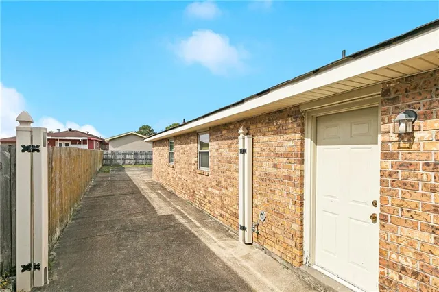 $179,900 | 1600 Lancaster Drive, Marrero, LA 70072