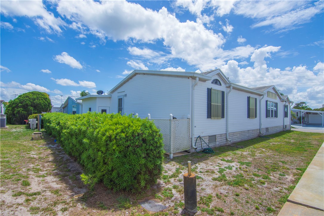 7669 Chasta Road, Unit 13 Sebastian, FL 32976 - Photo 3 of 34