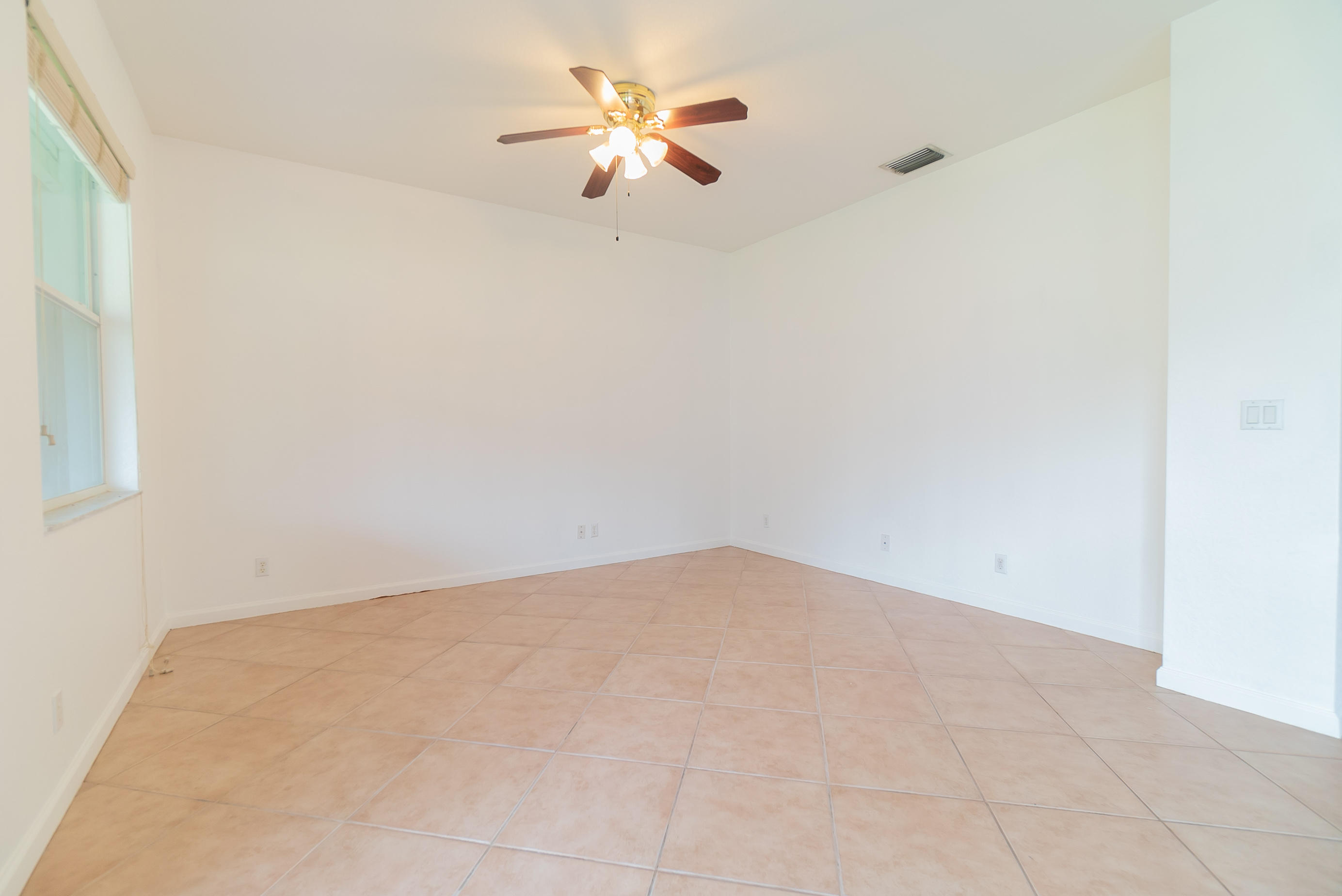 1232 Rose Gate Boulevard Riviera Beach, FL 33404 - Photo 11 of 23 9. Family Room