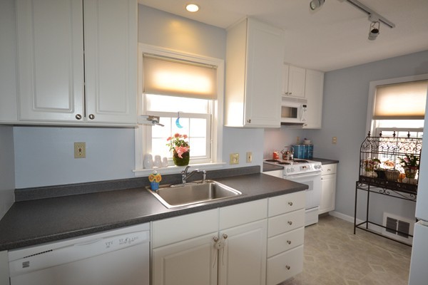 83 Grandview Street Springfield, MA 01118 - Photo 3 of 20 Gallery Image 3