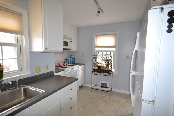 83 Grandview Street Springfield, MA 01118 - Photo 6 of 20 Gallery Image 6