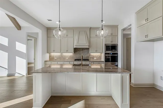 $709,900 | 117 Lila Lake Drive, Waxahachie, TX 75165