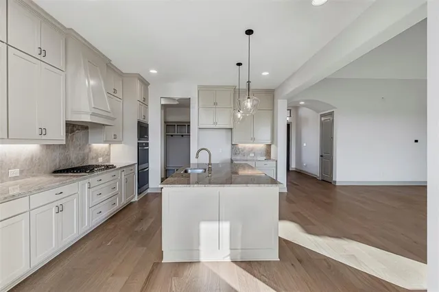 $709,900 | 117 Lila Lake Drive, Waxahachie, TX 75165