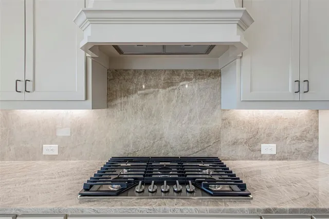 $709,900 | 117 Lila Lake Drive, Waxahachie, TX 75165