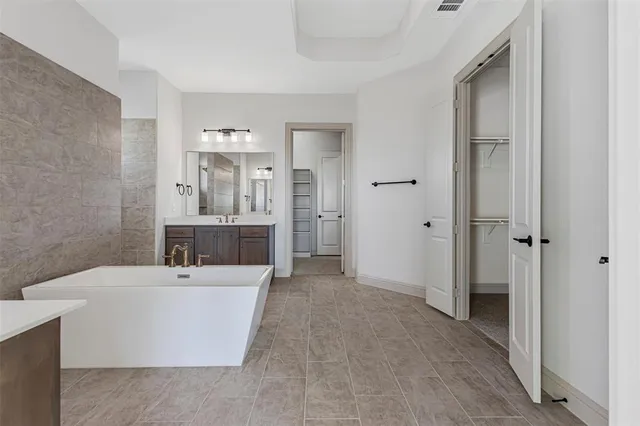 $709,900 | 117 Lila Lake Drive, Waxahachie, TX 75165