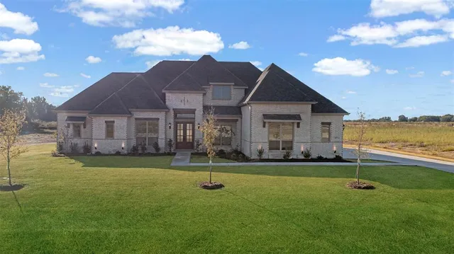 $709,900 | 117 Lila Lake Drive, Waxahachie, TX 75165