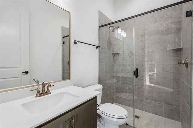 $709,900 | 117 Lila Lake Drive, Waxahachie, TX 75165